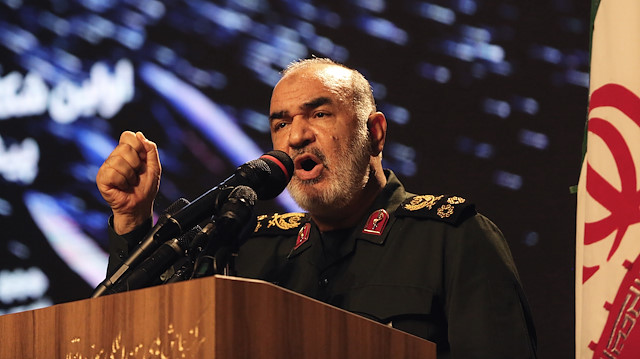 İran ele geçirdiği ABD, İsrail ve İngiltere'ye ait İHA'ları sergiledi.