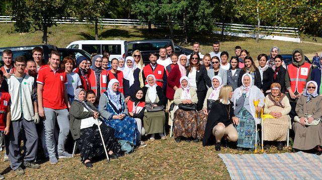 Turkish Red Crescent volunteers are in Bosnia Herzegovina.