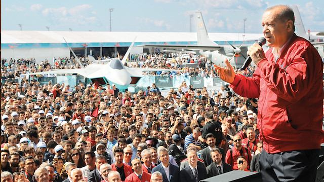 Erdoğan, Teknofest’te yerli savaş uçağı TF-X’in gerçek boyutlardaki maketi önünde vatandaşlara hitap etti.