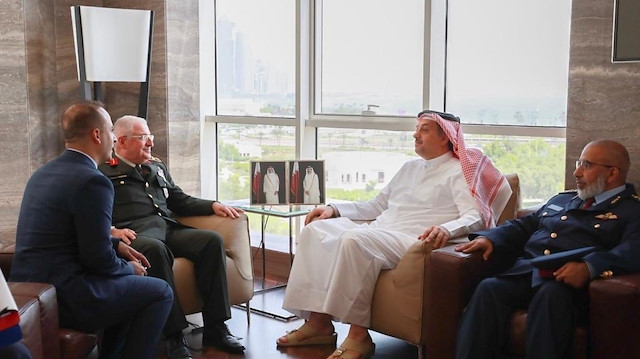 وزير دفاع قطر ورئيس الأركان التركي يستعرضان العلاقات العسكرية