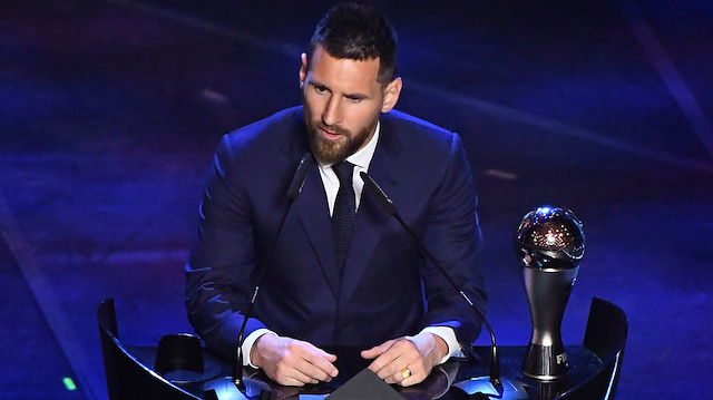 Soccer Football - The Best FIFA Football Awards - Teatro alla Scala, Milan, Italy - September 23, 2019 FC Barcelona's Lionel Messi speaks after winning the Best FIFA Men's player award REUTERS/Flavio Lo Scalzo

