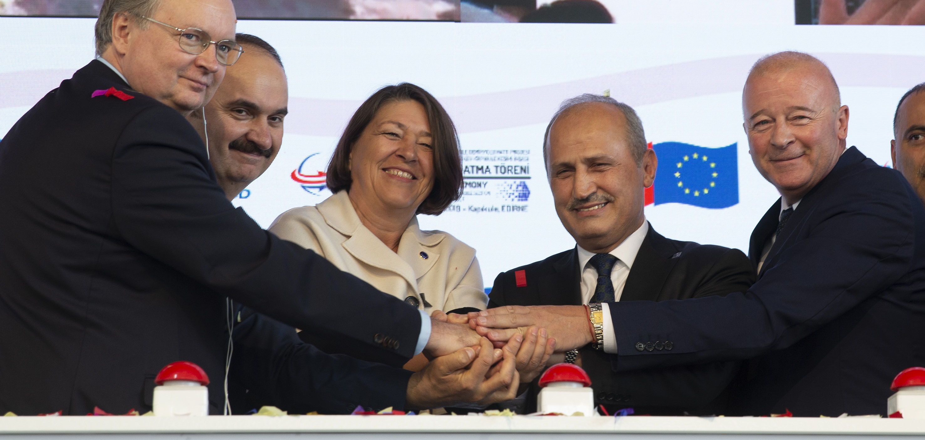 Ulaştırma ve Altyapı Bakanı Mehmet Cahit Turhan, 'Halkalı Kapıkule Demiryolu Hattı Projesi Temel Atma Töreni'ni gerçekleştirdi.