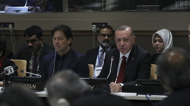 Cumhurbaşkanı Recep Tayyip Erdoğan ile Pakistan Başbakanı Han.