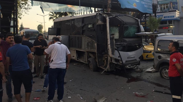 Adana’da çevik kuvvet servisine bombalı saldırı 
