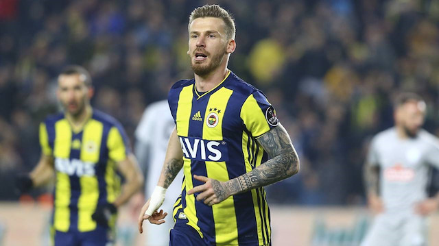 Geçtiğimiz sezonun devre arasında Galatasaray'dan Fenerbahçe'ye transfer olan Serdar Aziz, sarı-lacivertli forma ile 10 karşılaşmaya çıktı ve 1 gol-1 asist ile oynadı.