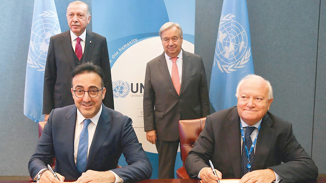 İlker Aycı (ön sol)  Miguel Moratinos (ön sağ) Recep Tayyip Erdoğan (arka sol) António Guterres (arka sağ)