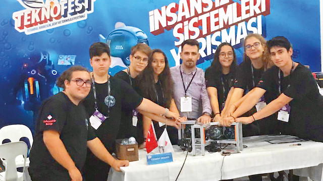 Bahçeşehir Koleji Nakkaştepe 50. Yıl Fen ve Teknoloji Lisesi öğrencileri
