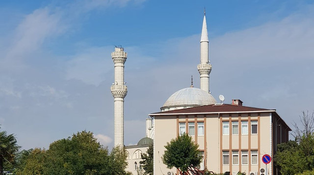 İstanbul'da deprem: Avcılar'da caminin minaresi yıkıldı