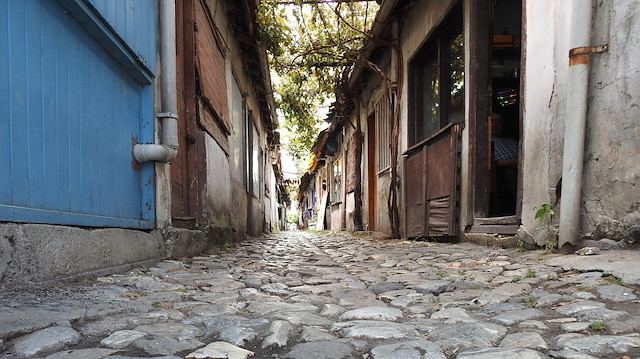 'Dünyanın en dar sokağı' olarak tanıtılan 'Dikiciler Sokağı' 