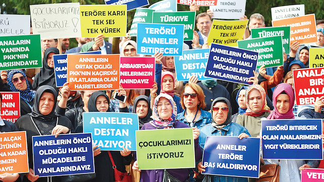 HDP İl Başkanlığı önünde oturma eylemi yapan Diyarbakır anneleri için 81 ilde kadınlar tek yürek oldu.