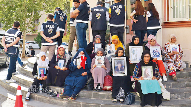 Diyarbakır anneleri, 24 gündür evlatlarına kavuşmak için nöbet tutuyor.