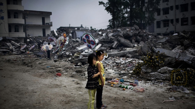 Deprem sonrası çocuklara doğru yaklaşım: 'Abartılı ve koruyucu bir tutum sergilenmemeli'