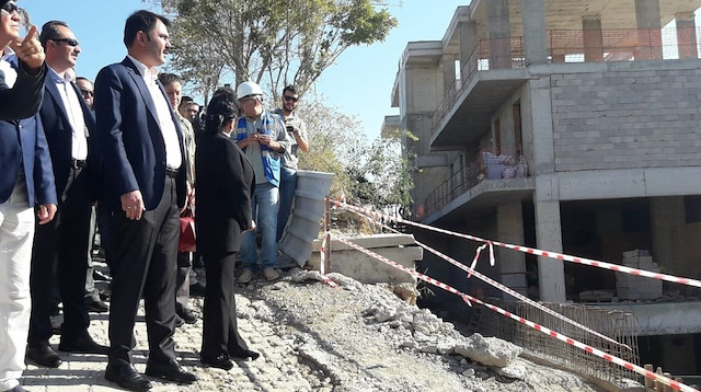 Çevre ve Şehircilik Bakanı Murat Kurum, Bodrum’da yıkımı devam eden kaçak yapıları incelemek üzere ilçeye geldi. 