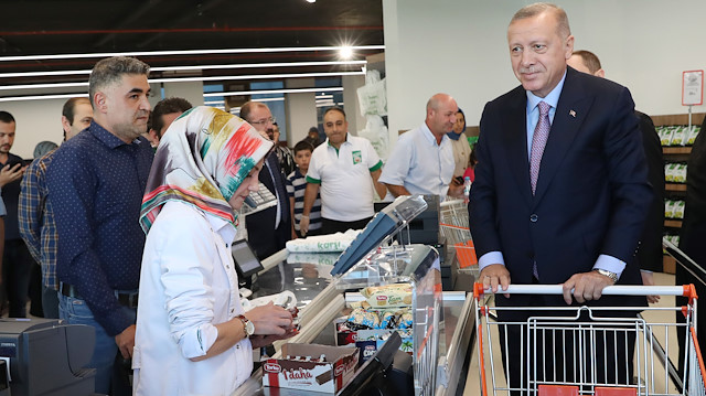 Cumhurbaşkanı Erdoğan, Tarım Kredi Kooperatifi satış mağazasından alışveriş yaptı