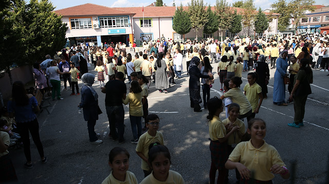 İstanbul'da hasarlı 29 okul pazartesi günü tatil edildi.