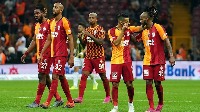 Galatasaray'ın Fenerbahçe karşısındaki performansı sarı-kırmızılı taraftarları memnun etmedi.