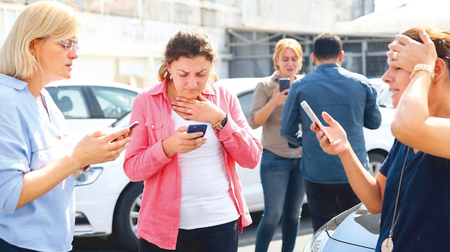 İstanbul'da deprem sonrası vatandaşlar telefonlarını kullanamadı.