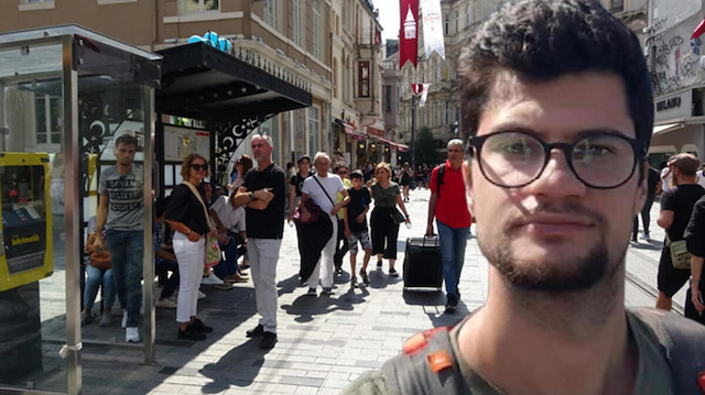 İstiklal Caddesi'nde oturdukları tramvay durağında yanlarına gelerek para isteyen saldırganlarca bıçaklanan Halit Ayar hayatını kaybetmişti. 
