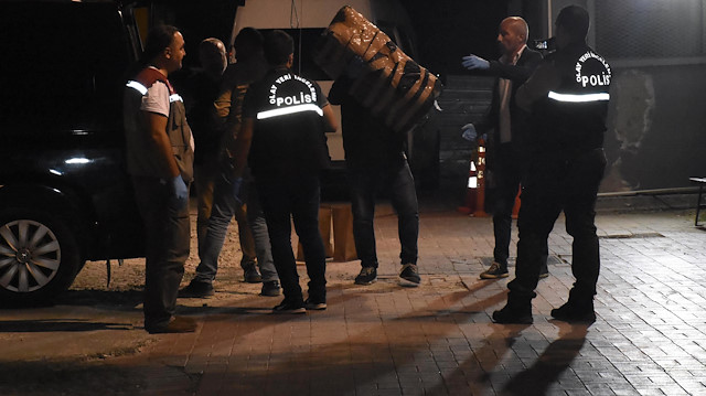 Polis ekipleri araçta yaptıkları aramada, yaklaşık 1 ton skunk ele geçirdi.