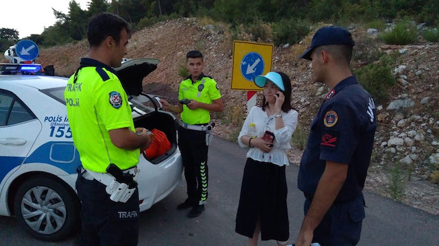 Çinli 4 kadın turist Antalya'nın Kumluca ilçesi yakınlarında kaza yaptı.