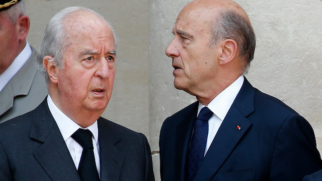 Former French Prime Ministers Edouard Balladur (L) and Alain Juppe (R) attend the funeral of late former French right-wing politician Charles Pasqua at the Invalides in Paris, France, July 3, 2015. French right-wing politician Charles Pasqua, whose brand of social conservatism and tough stances on immigration and crime shaped domestic political debate, has died at 88, at Hospital Foch on Monday evening June 29, 2015. REUTERS/Charles Platiau

