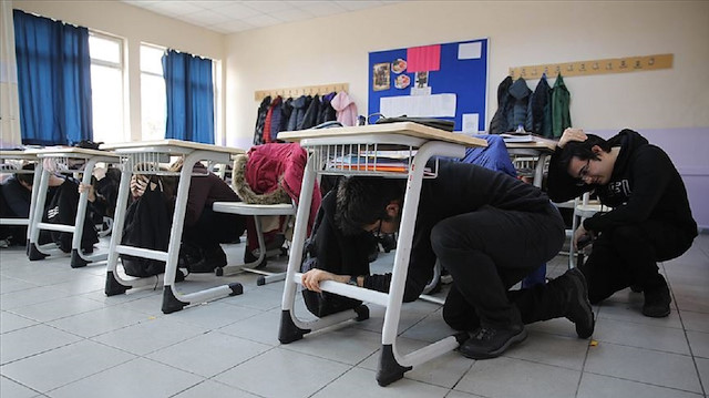 İstanbul Silivri merkezli deprem sırasında okullarda yaşananlar kayıt altına alındı. 