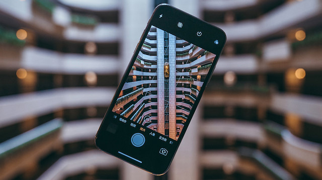 Fırçadan Piksele Postmodern Sanat