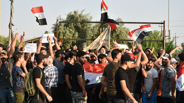 Irak'ta iki gün önce başlayan yolsuzluk protestoları devam ediyor.