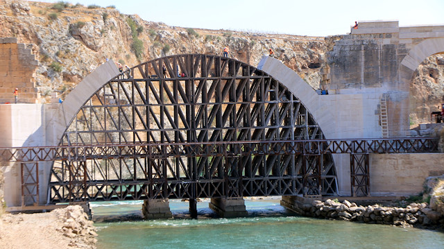 Köprü, kavga eden iki köy halkı tarafından köylerin bağlantısının kesilmesi için yıkılmıştı. 