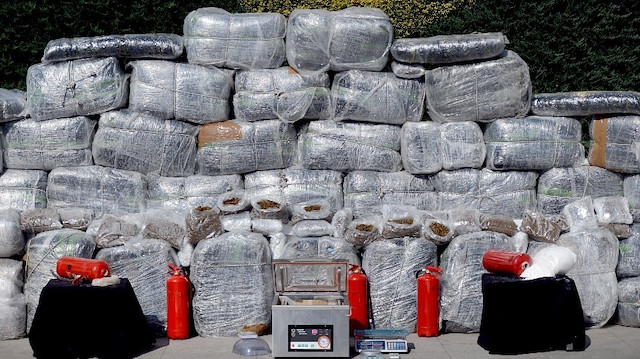 İstanbul'un 8 ilçesinde düzenlenen operasyonlarda ele geçirilen uyuşturucu maddeler. 