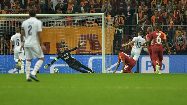 Galatasaray'da kaleci Muslera, birçok pozisyonda PSG'ye gol şansı vermedi.