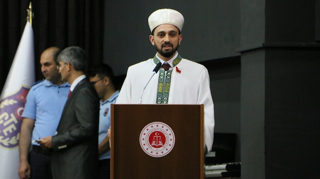 Cezaevinde hafız olan Abdulkadir Geylani Tekgöz, 13 mahkuma da öncülük etti.