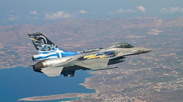  Yunanistan'a ait F-16 savaş uçaklarının Başbakan Kiriakos Miçotakis'in talimatıyla uçmasının engellendiği iddia edildi.