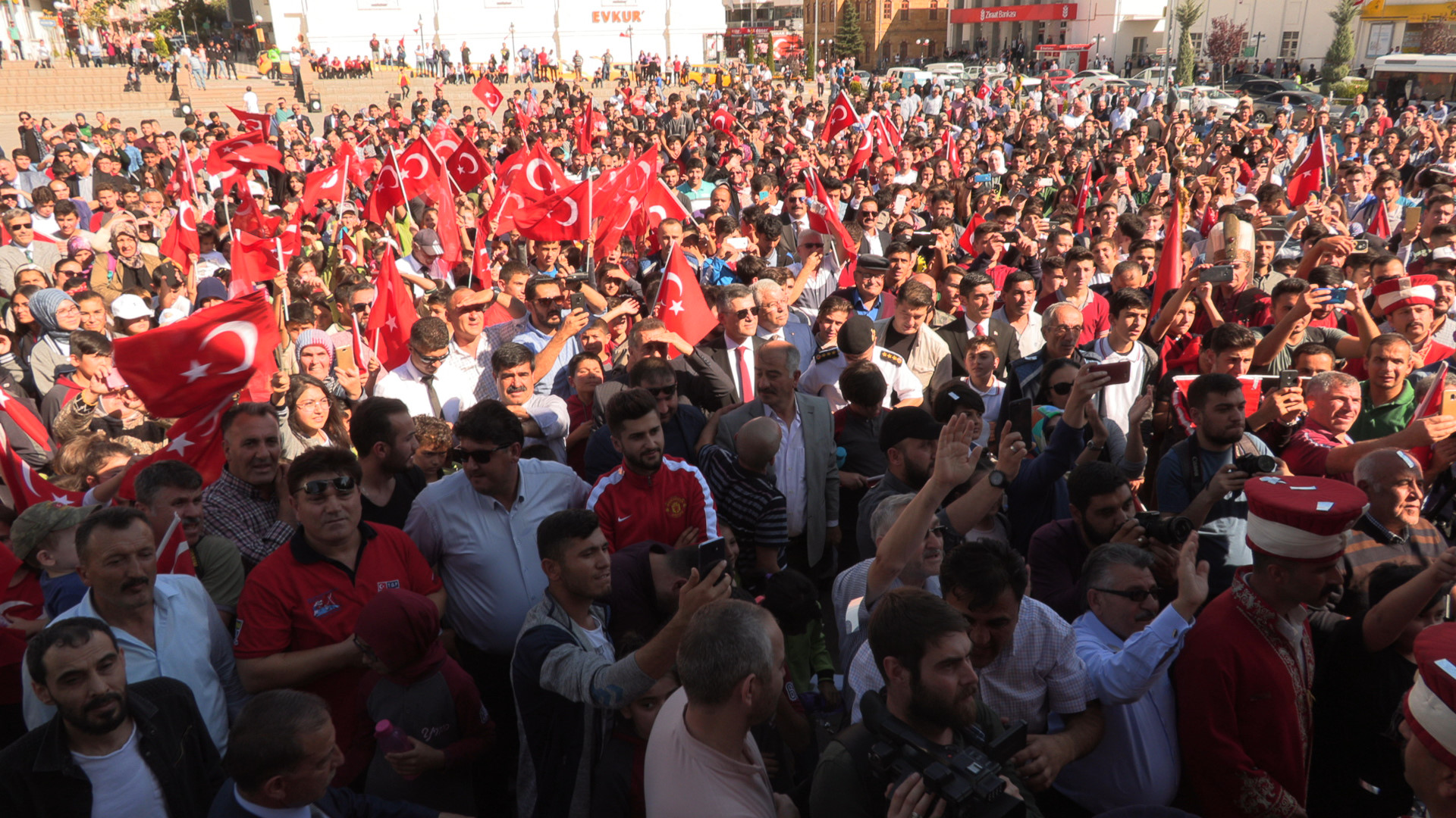 4. kez Dünya Şampiyonu olan Rıza Kayaalp'i, memleketi Yozgat'ta büyük bir sevgi seli karşıladı.