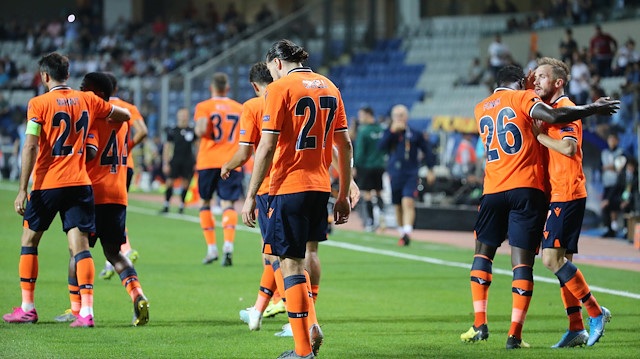 Başakşehir 1-0 önde götürdüğü maçta son dakikada yediği golle M'Gladbach'la 1-1 berabere kaldı.