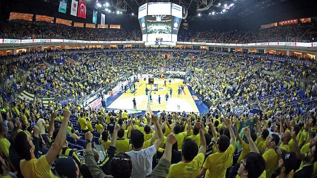 Fenerbahçe Beko'ya 5 maç seyircisiz oynama cezası verildi.