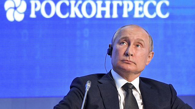 Vladimir Putin Moskova'da katıldığı Enerji Haftası açık oturumunda.