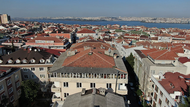 Araştırmalara göre, İstanbul'da yaklaşık 2 milyon binanın kentsel dönüşümle yenilenmesi gerekiyor.