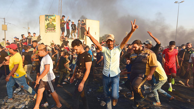 Irak'taki gösterilerde 60 kişi hayatını kaybederken, 2500 kişi yaralandı.