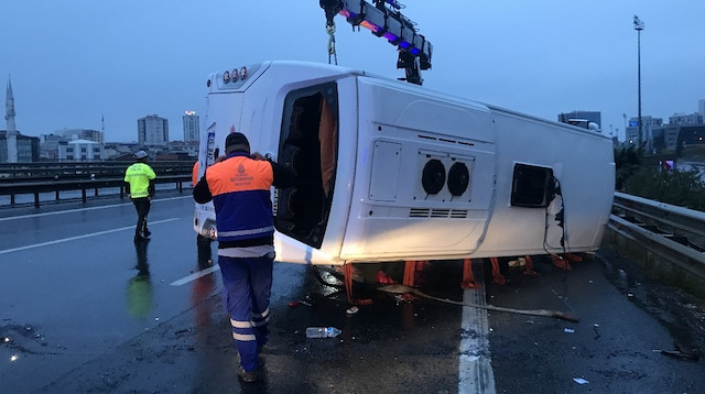 Kaza yerine çok sayıda polis ve sağlık ekibi sevk edildi.
