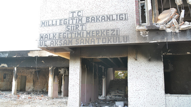 PKK’lı teröristlerce yakılan Siirt Halk Eğitim Merkezi