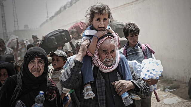 Fotoğraf: Arşiv / Suriye sınırından kaçmaya çalışan insanların gazeteciler tarafından görüntülendikleri çarpıcı karelerden biri.