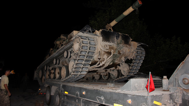 Tanklar askeri araçlara yüklendi.