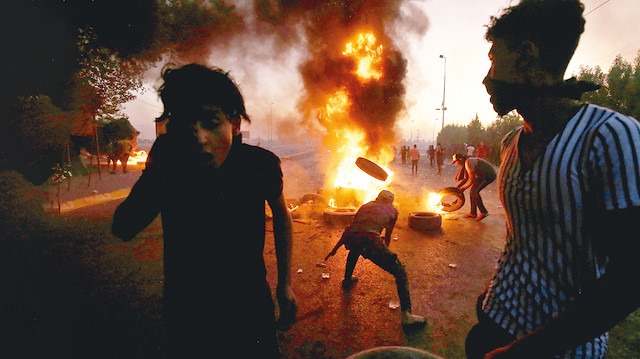 Irak'ta gösteriler şiddetlendi.