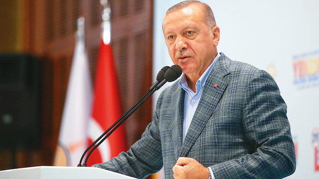 Cumhurbaşkanı Erdoğan, Türkiye-Sırbistan Yüksek Düzeyli İşbirliği Konseyi'nin ikinci toplantısına katılmak üzere bugün Sırbistan'a gidiyor. Erdoğan, Saraybosna-Belgrad Otoyolu'nun temel atma törenine de katılacak.