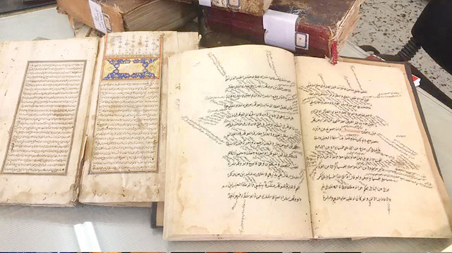 ​Gazze’de El-Omari Ulu Camii Kütüphanaesi’ndeki el yazmaları