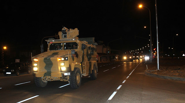 الجيش التركي يرسل تعزيزات إضافية لوحداته على الحدود مع سوريا