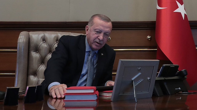 Cumhurbaşkanı Erdoğan, Milli Savunma Bakanı Hulusi Akar’dan bilgi alarak Barış Pınarı Harekatı'nın başlama emrini verdi.