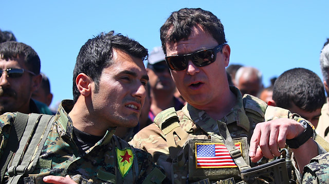 ABD'li komutanlar YPG'li teröristlerle daha önce de sıklıkla görüşüyor, teröristlerin teknik-taktik-lojistik gibi konuları aBD tarafından çözülüyordu.