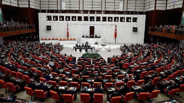 البرلمان التركي يمدد تفويض العمليات العسكرية بسوريا والعراق 
